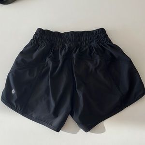 Lululemon tracker low-rise shorts 4”